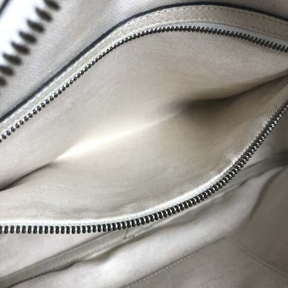 GUCCI Authentic White Leather Messenger Shoulder Bag - Picture 11 of 16